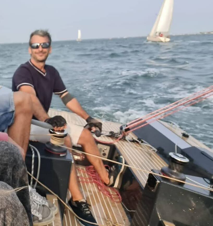David au winch pendant une régate