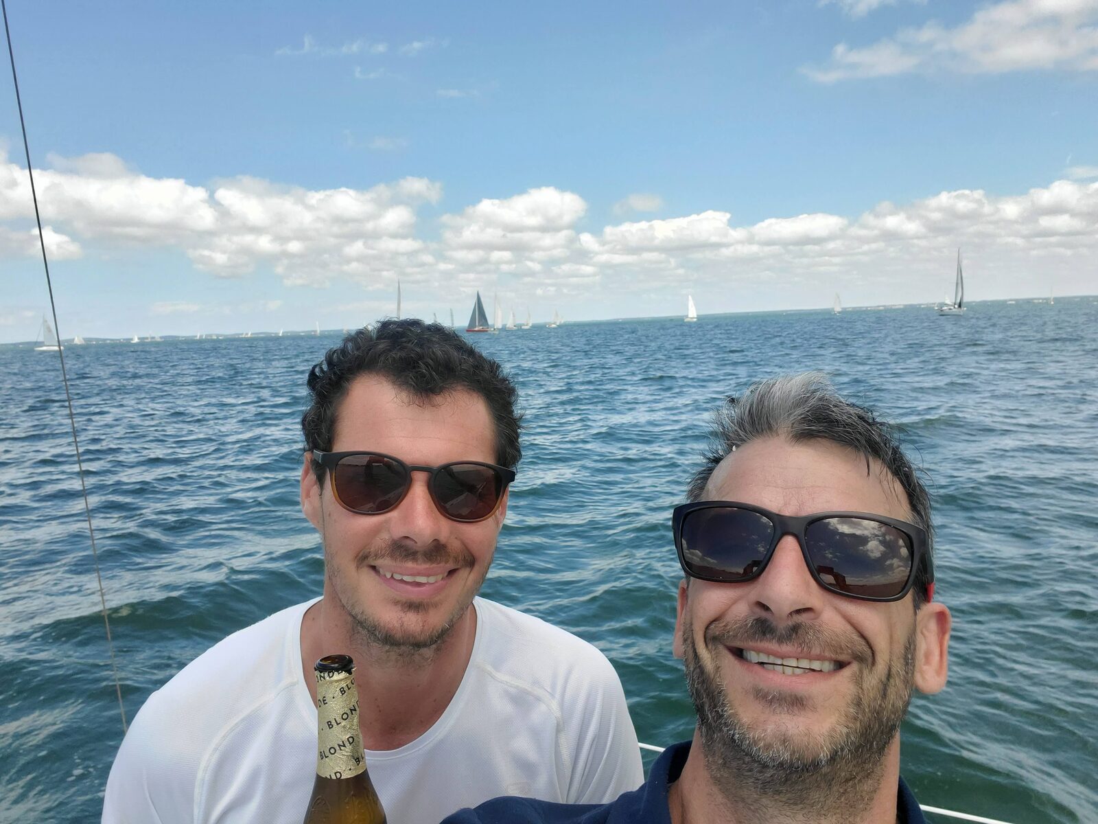 Selfie équipage avec bières